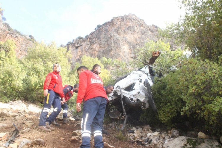 Araba par&ccedil;alandı, feci kaza &ouml;l&uuml;mle sonlandı