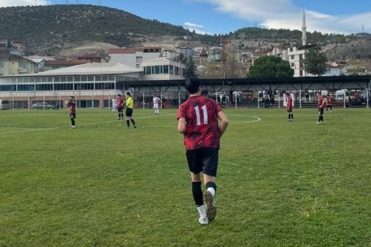 Hakeme kızan başkan takımını sahadan &ccedil;ekti