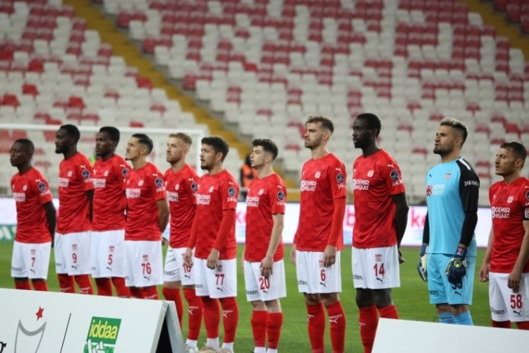 Sivasspor'da 2 futbolcu ceza sınırında