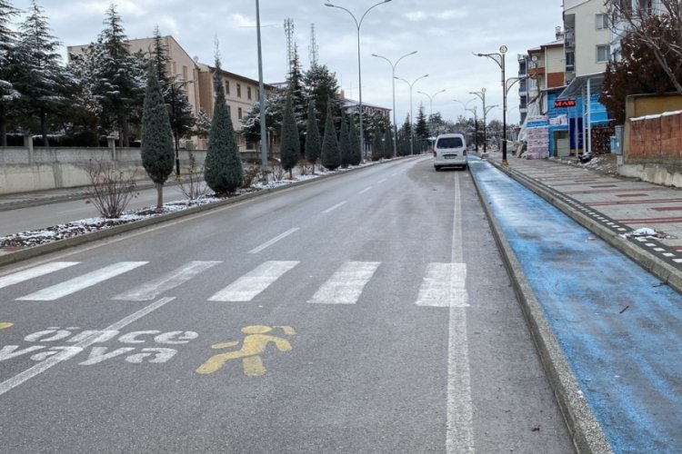 Servis aracından indi ardından minib&uuml;s &ccedil;arptı