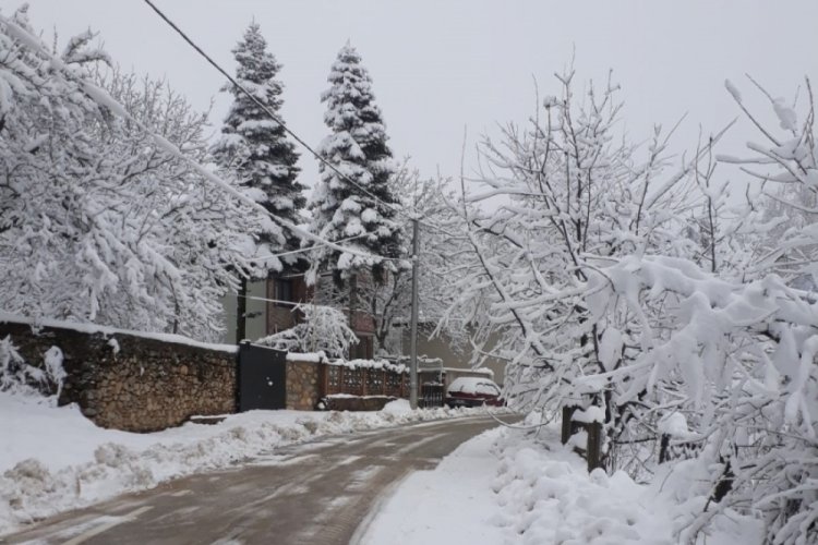 Bursa'da kardan kapanan yollara anında m&uuml;dahale