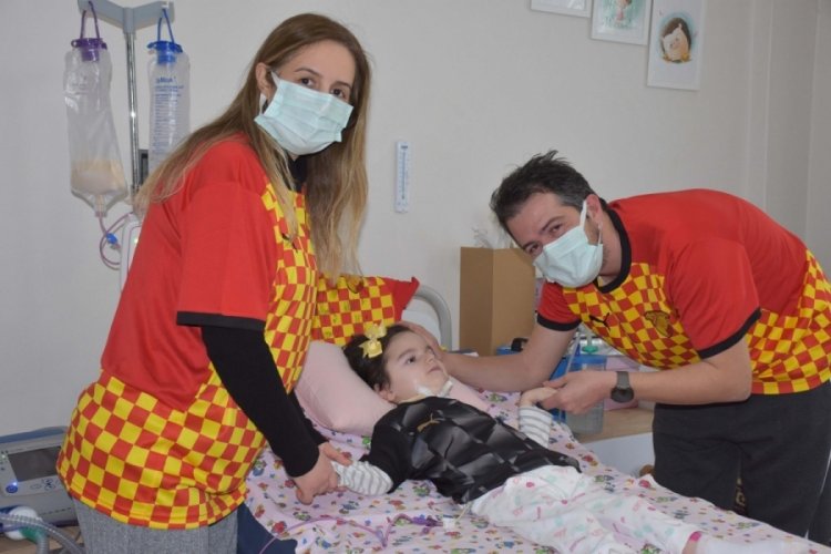 &Uuml;nl&uuml; isimler, SMA hastası Duru i&ccedil;in yardım topladı