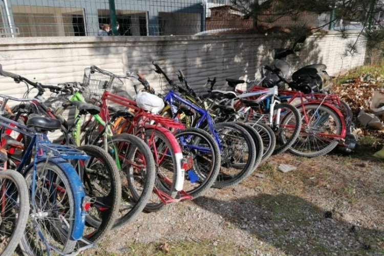 Bursa'da polis ekipleri &ccedil;alıntı bisikletleri hurdacıda bulundu