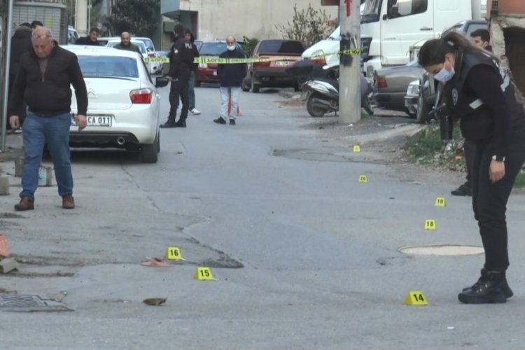 1 kişinin &ouml;ld&uuml;ğ&uuml; 2 kişinin yaralandığı silahlı &ccedil;atışmada ş&uuml;pheliler yakalandı