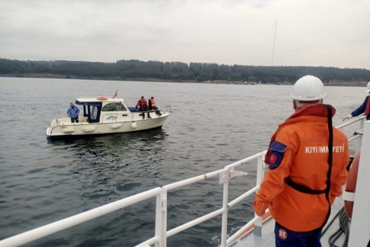 &Ccedil;anakkale Boğazı'nda arızalanan tekne kurtarıldı