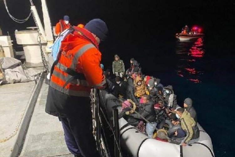 İzmir a&ccedil;ıklarında 50 ka&ccedil;ak g&ouml;&ccedil;men yakalandı