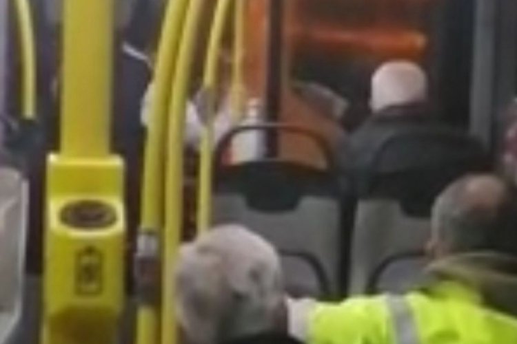 Bursa'da otob&uuml;s ile servis şof&ouml;rleri arasında yol verme kavgası