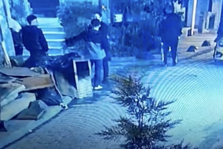 İstanbul'da dehşet anlar! Otomobille ge&ccedil;erken kurşun yağdırdılar
