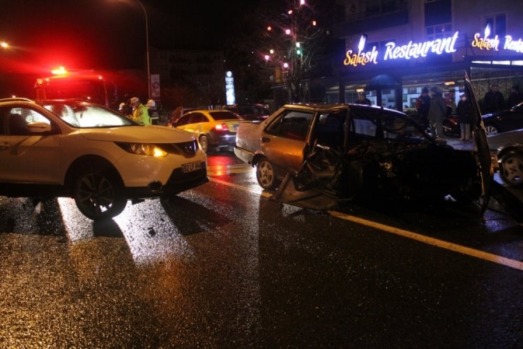 Ordu'da duran otomobile &ccedil;arptı! 1 &ouml;l&uuml;