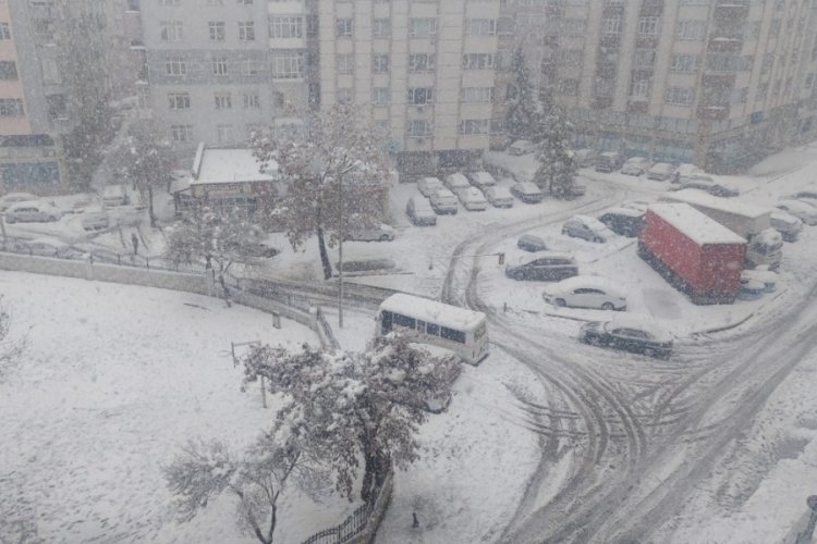 Konya'nın 24 il&ccedil;esinde okullarda eğitime kar engeli