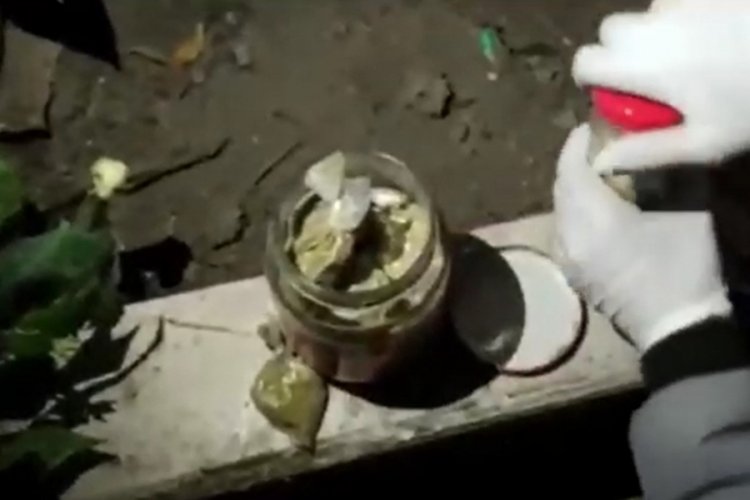 Toprak altından &ccedil;ok miktarda uyuşturucu &ccedil;ıktı