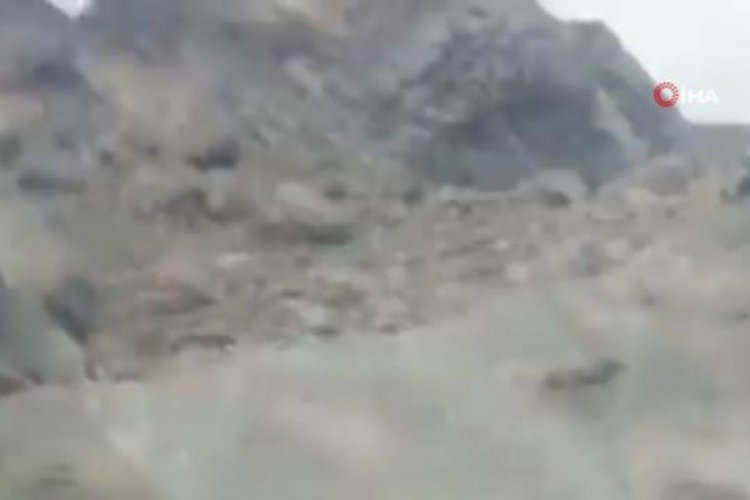 Yemen'de toprak kayması: 12 &ouml;l&uuml;
