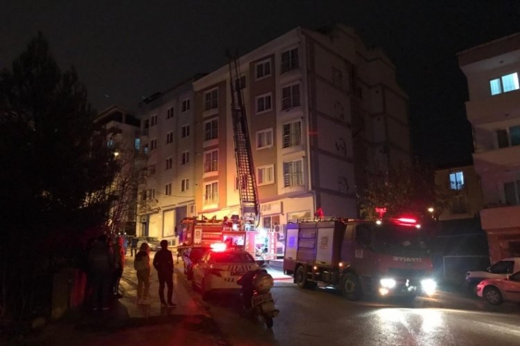 Elektrikli ısıtıcıdan &ccedil;ıkan yangın paniğe neden oldu