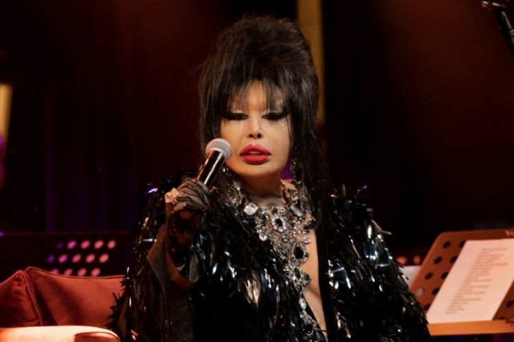 B&uuml;lent Ersoy'dan Ebru G&uuml;ndeş ve Sibel Can'a &Ouml;vg&uuml;