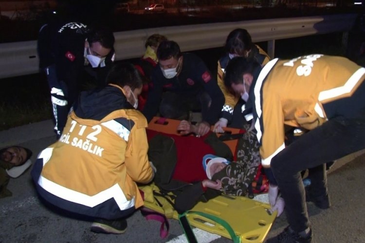 İstanbul'da otomobiller kafa kafaya &ccedil;arpıştı!