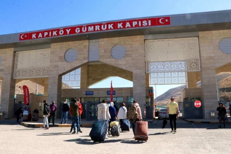 Van'a gelen 18 bin turist, ekonomiye 100 milyon TL katkı sağladı