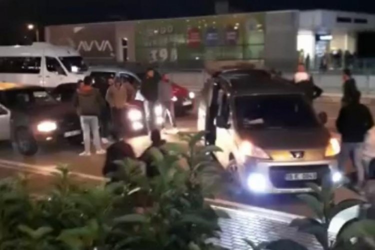 Bursa'da asker eğlencesi i&ccedil;in trafiği kapattılar