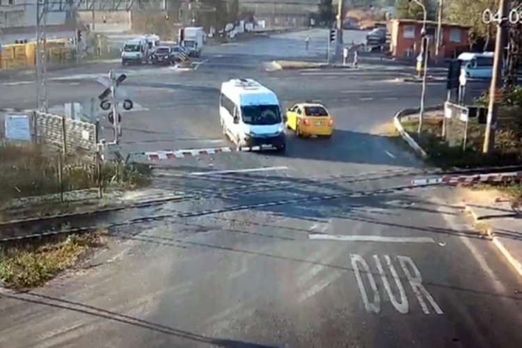 Tekirdağ'da trenin &ccedil;arptığı minib&uuml;ste 7 kişinin &ouml;l&uuml;m&uuml;nde şof&ouml;r asli kusurlu