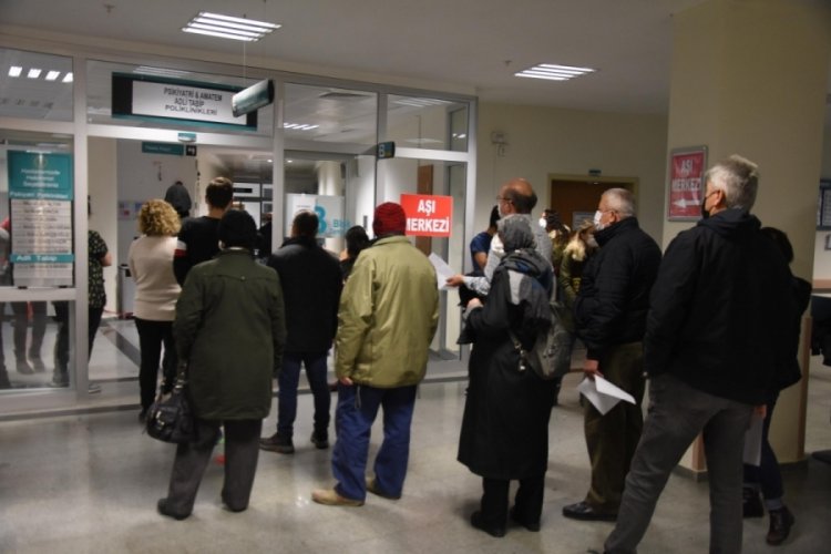 Hastanelerde 'hatırlatma dozu' yoğunluğu