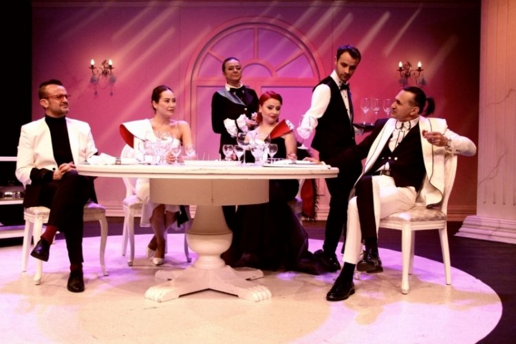 Bursa'da tiyatroseverlere "Akşam Yemeği"
