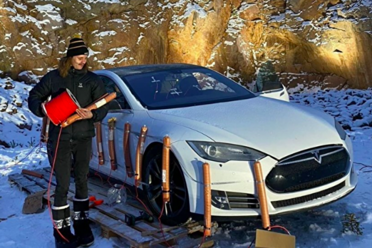 Tesla'ya inancını yitiren adam direksiyona 'Elon Musk'ı oturttu