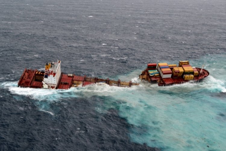 Madagaskar a&ccedil;ıklarında gemi battı: 17 &ouml;l&uuml;, 68 kayıp