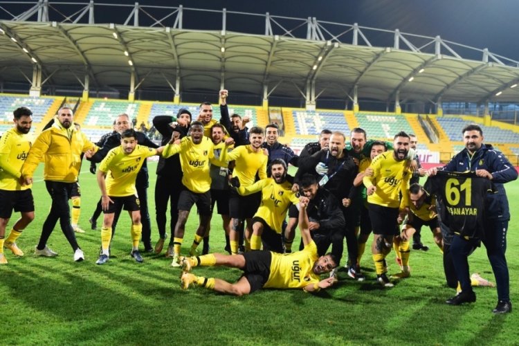 İstanbulspor'un zirve takibi s&uuml;r&uuml;yor