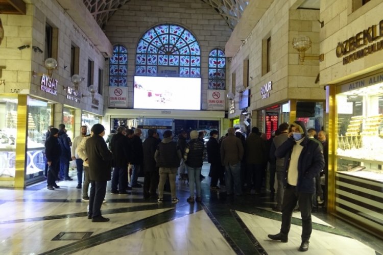D&ouml;vizdeki d&uuml;ş&uuml;ş Bursa Kapalı &Ccedil;arşı'da hareketliliği arttırdı