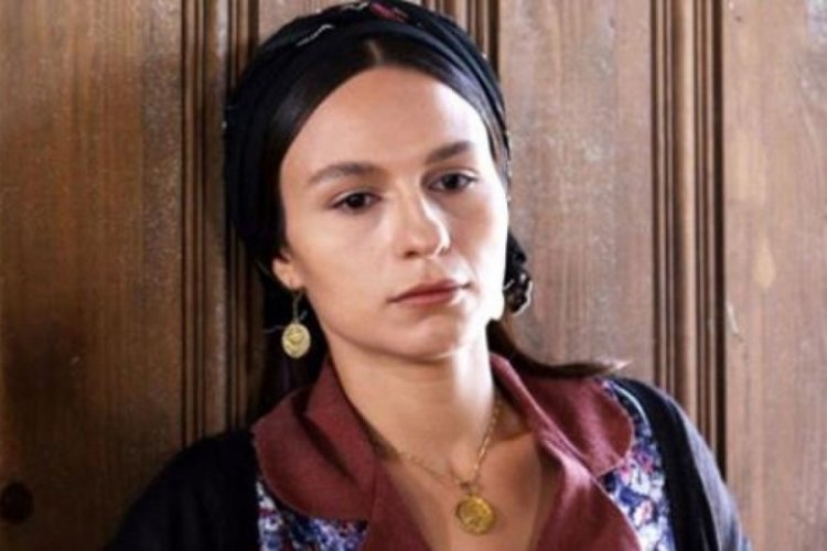 Bir Zamanlar &Ccedil;ukurova'nın Saniye'si i&ccedil; &ccedil;amaşırsız poz verdi