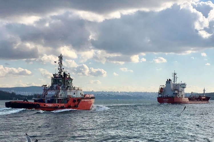 İstanbul Boğazı'nda gemi trafiğine demir engeli