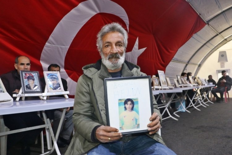 Evlat n&ouml;betini s&uuml;rd&uuml;ren enişte: Helin'i almadan kalkmayacağım