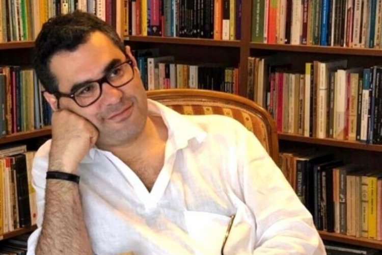 Enver Aysever, karikat&uuml;r paylaşımı sebebiyle ceza aldı