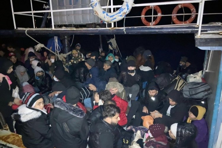 Balık&ccedil;ı teknesinde 100 g&ouml;&ccedil;men yakalandı