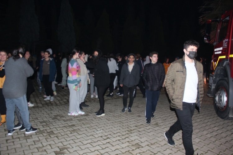 &Ouml;ğrenci yurdunda yangın paniği