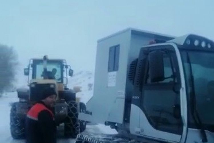 Mahsur kalan arıza ekibi kurtarıldı