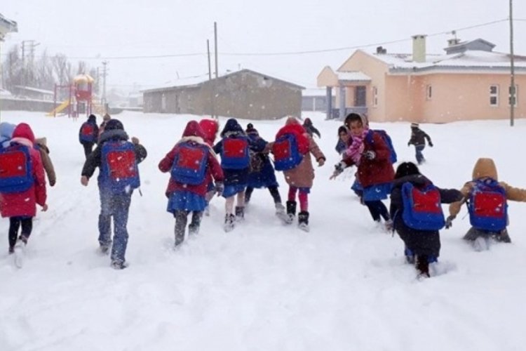 Bir&ccedil;ok ilde eğitime kar engeli! 22 Aralık &Ccedil;arşamba g&uuml;n&uuml; hangi illerde okullarda tatil?