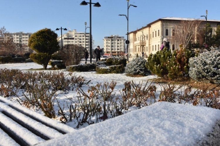 Sivas'ta hava sıcaklığı eksi 10 dereceyi buldu! 99 yerleşim yerine ulaşılamıyor