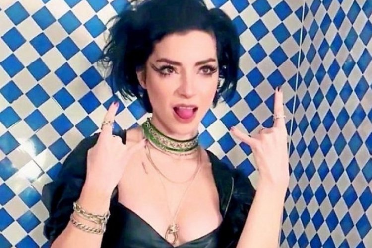 Merve Boluğur'dan yeni yıl pozu