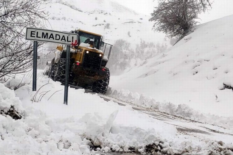 Yolda mahsur kalan g&uuml;venlik korucuları kurtarıldı