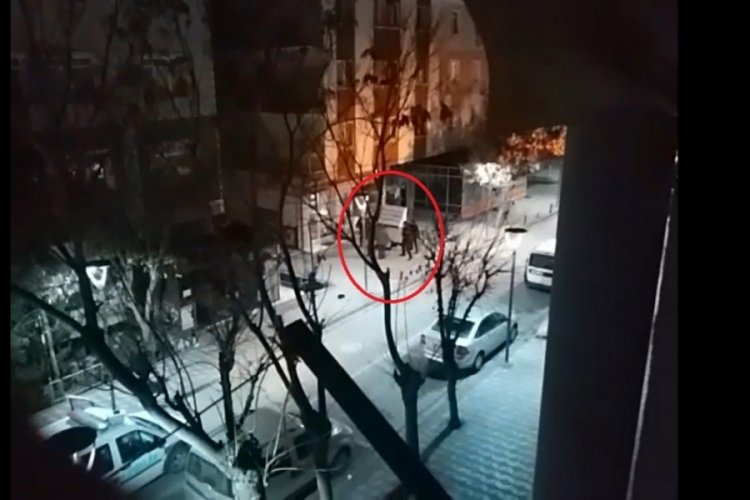 Ankara'da kavga ettiği arkadaşını polis g&ouml;zaltına alırken vurarak &ouml;ld&uuml;rd&uuml;