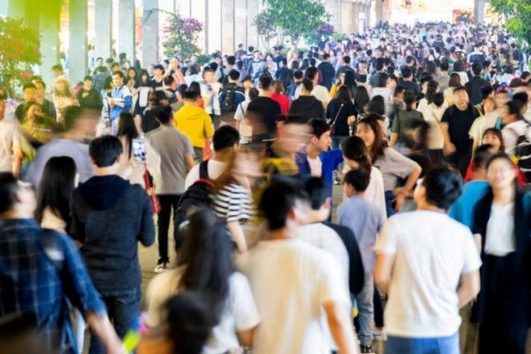 Milyonlarca kişiye sokağa &ccedil;ıkma yasağı! Her evden sadece bir kişi &ccedil;ıkabilecek