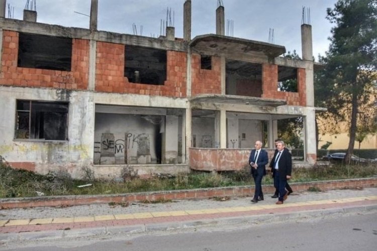 Yenişehir Belediyesi metruk binalara ge&ccedil;it vermiyor