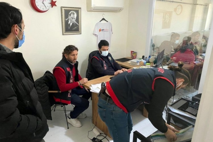 İzmir'de 'Google'dan arıyoruz' diyerek dolandırıcılığa 24 g&ouml;zaltı