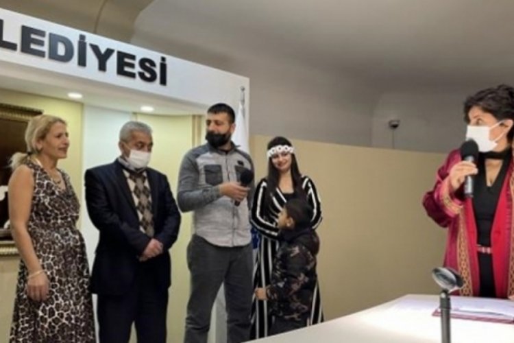 Baba ve oğul aynı g&uuml;n nikah kıydı