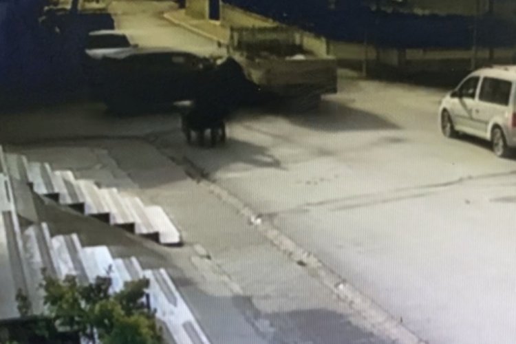 İstanbul &Uuml;mraniye'de hurdacı kazadan saniyelerle kurtuldu