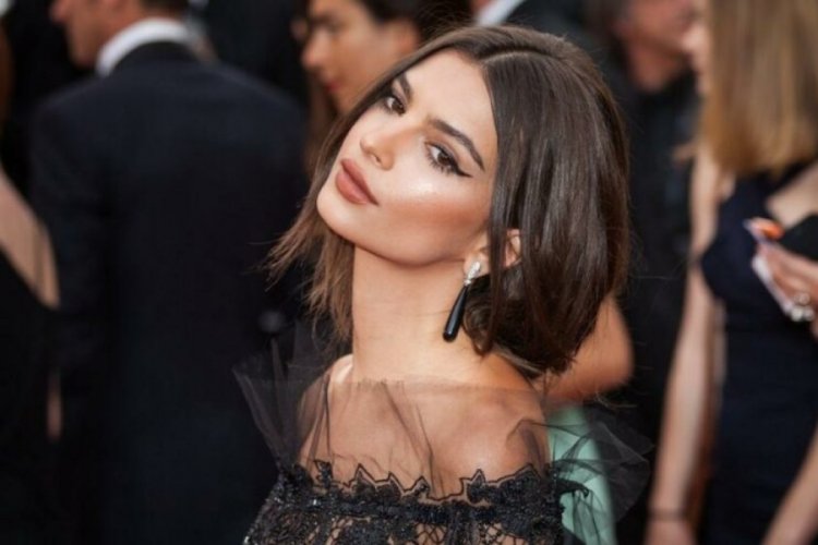 Emily Ratajkowski bebeğiyle verdiği pozu Instagram'da paylaştı