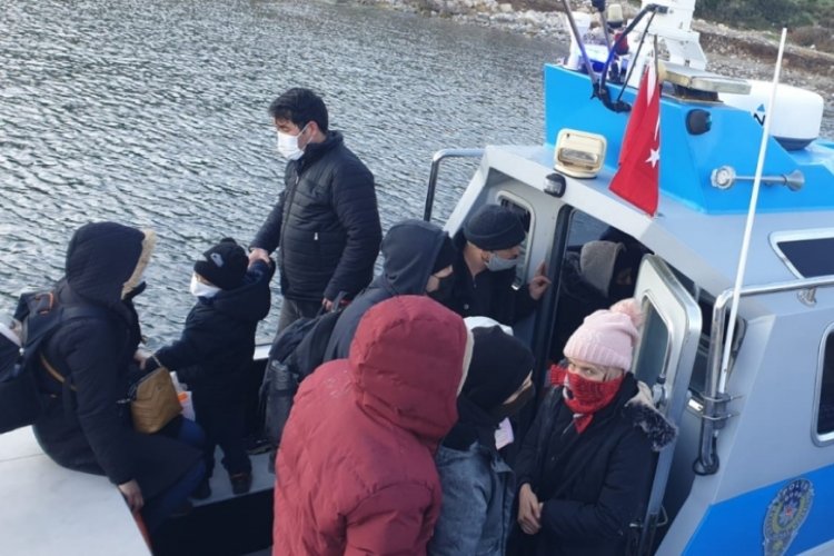 Donmak &uuml;zere olan m&uuml;ltecileri deniz polisi kurtardı