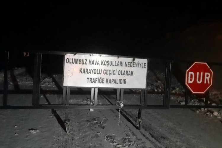 Van-Bah&ccedil;esaray yolu tipi nedeniyle tekrar ulaşıma kapandı