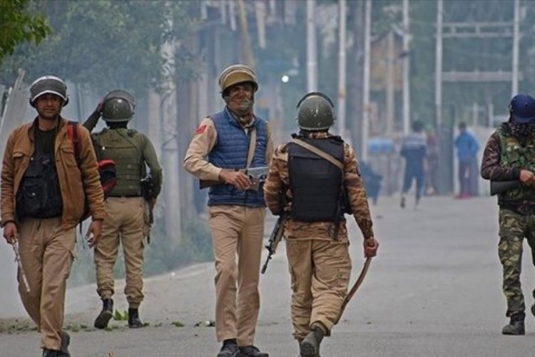 Pakistan'da ter&ouml;ristlerle &ccedil;atışmada 2 asker &ouml;ld&uuml;