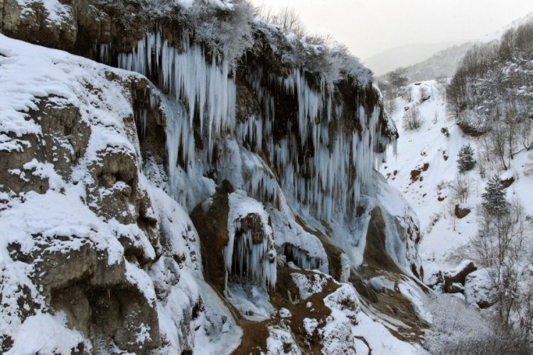 Yer Sivas: Sibirya soğukları şelaleyi dondurdu
